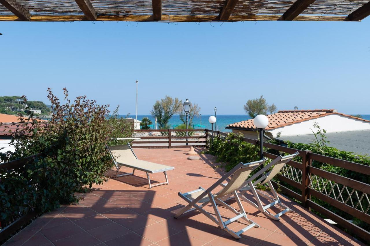 Hotel Delfino Procchio  Exteriör bild
