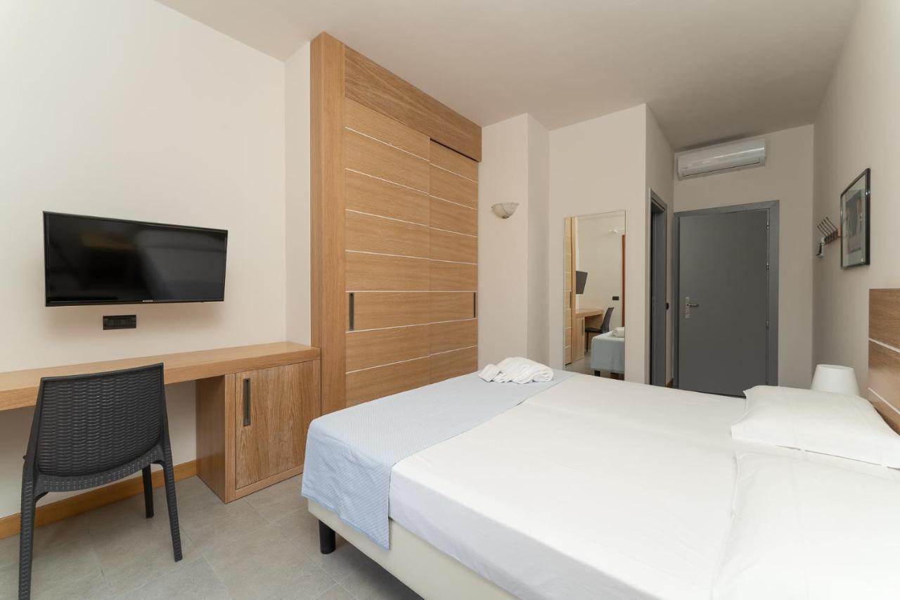 Hotel Delfino Procchio  Exteriör bild