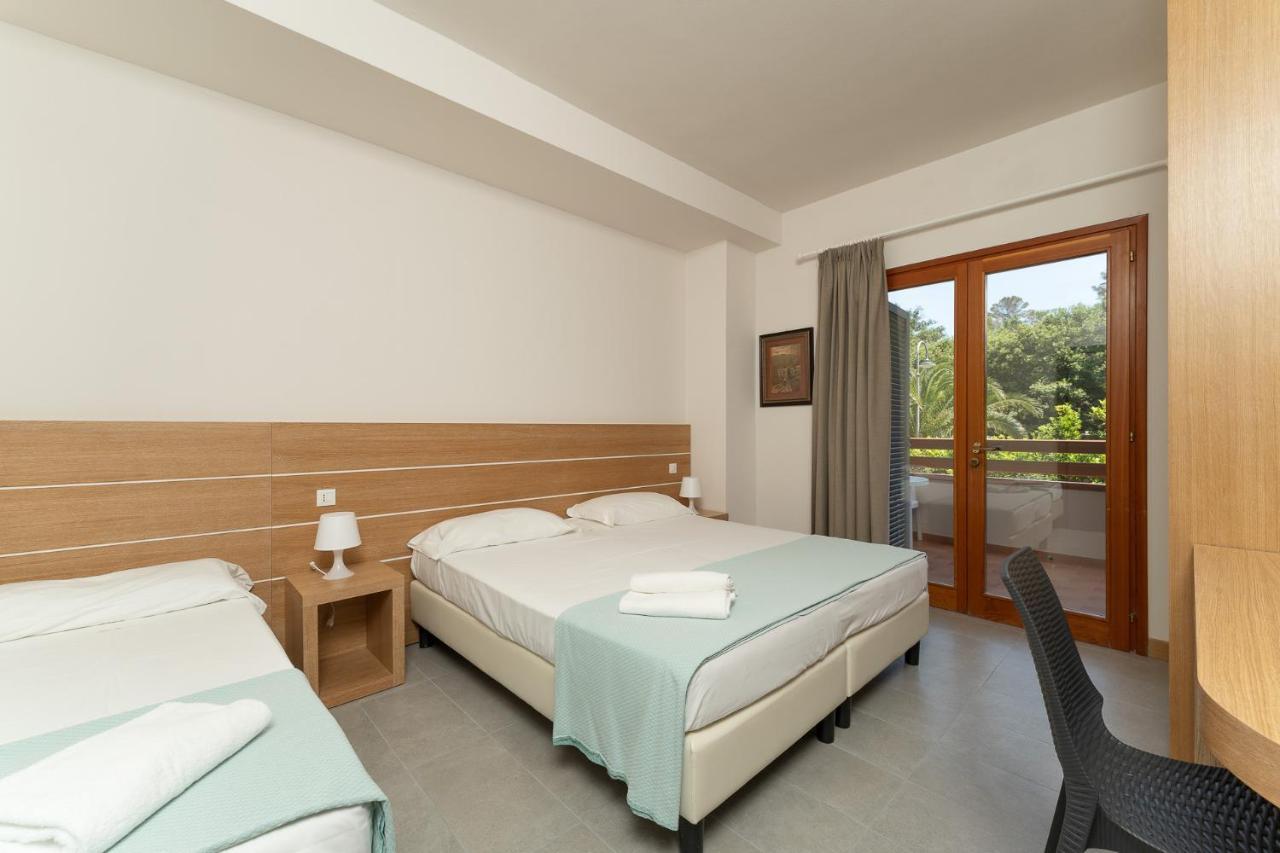 Hotel Delfino Procchio  Exteriör bild