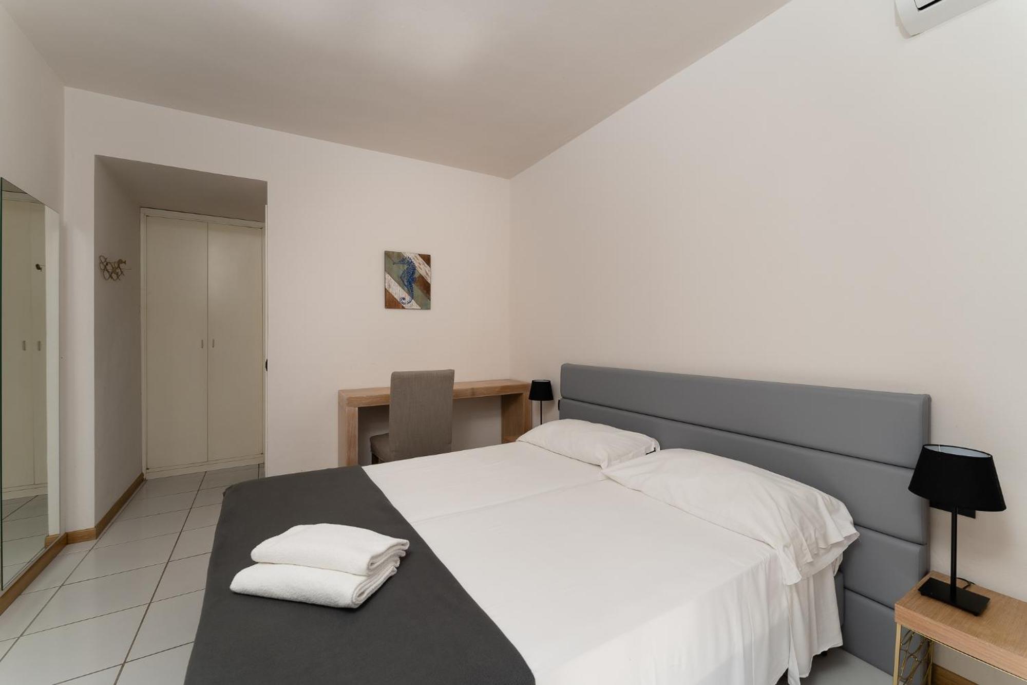 Hotel Delfino Procchio  Exteriör bild