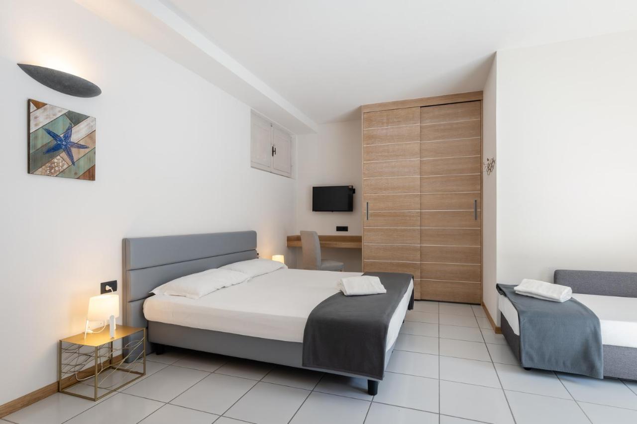 Hotel Delfino Procchio  Exteriör bild